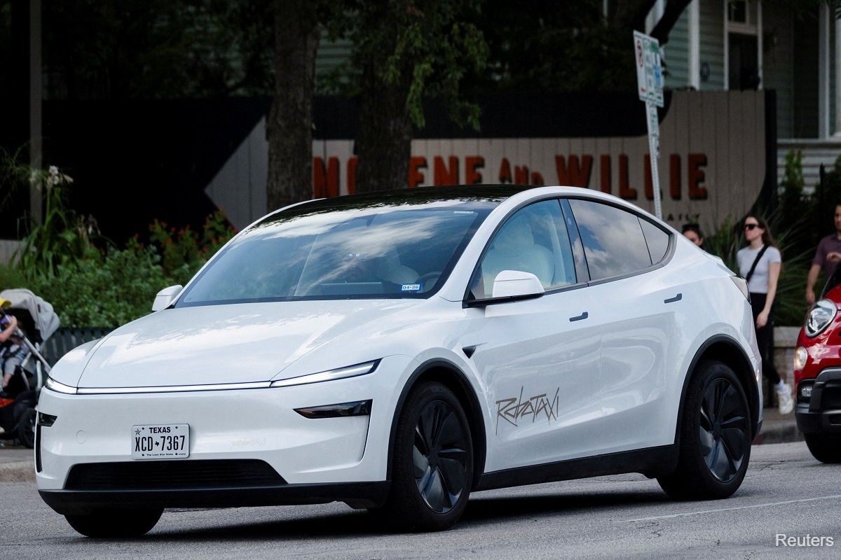 Tesla gets nod to offer ridehailing